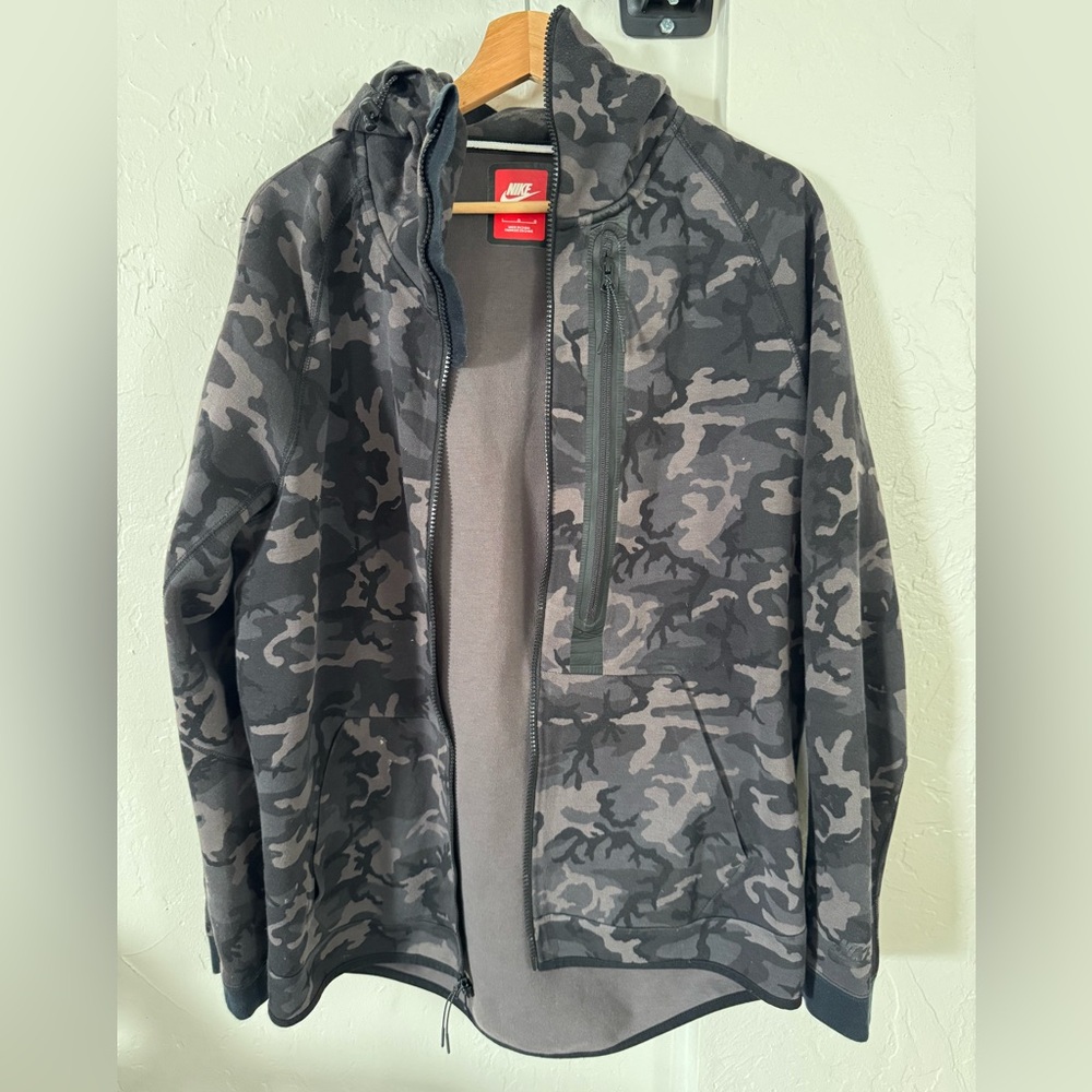Nike Men's Camo Hoodie - Black and Gray